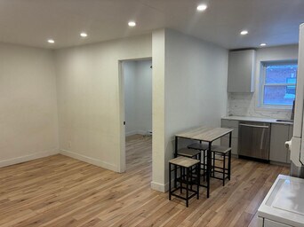 Photo - 2090 Wellington