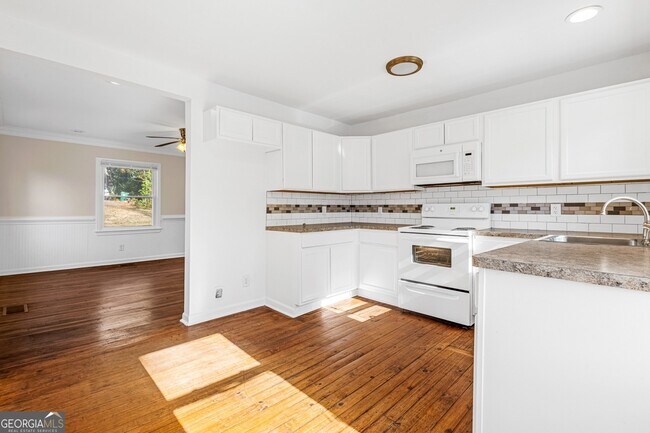 Photo - 2163 Rexford Dr