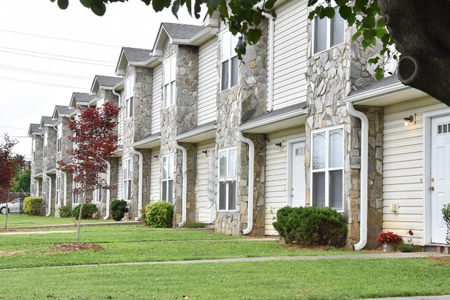 Photo - 610 S Main St Townhome