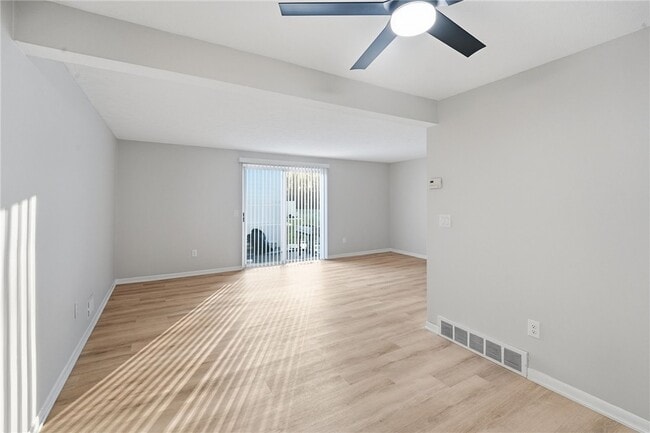 Photo - 17 Willowick Dr