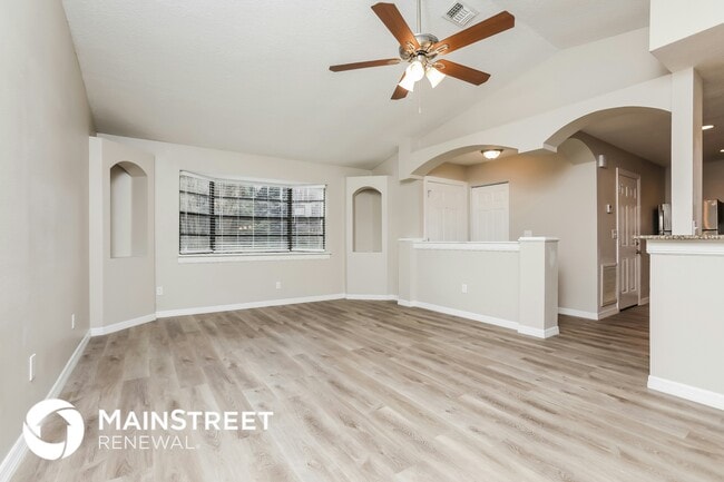 Photo - 745 Liskeard Ave