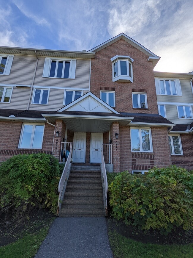 Building Photo - 6824 Jeanne D'Arc Blvd N Unit B