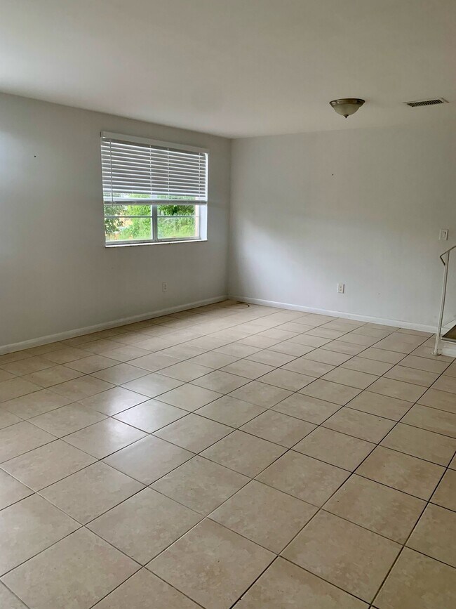 1255 W 53rd St Unit 303