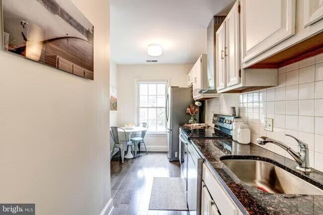 Photo - Sun-Drenched 2BR/2.5 BA Townhouse Condo in Gated Sutton Place