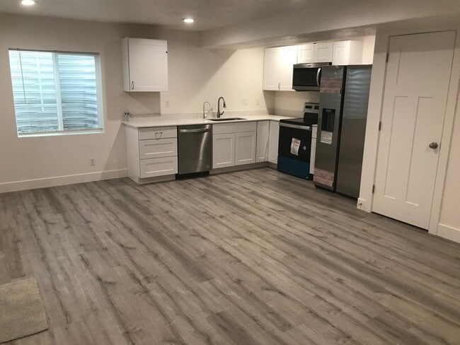 Building Photo - 4590 E Golden Autumn Vw Unit Basement Apartment