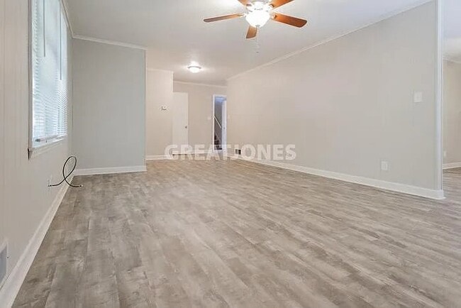 Photo - 5511 N Main St