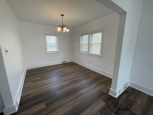 Photo - 102-104 Morley Pkwy