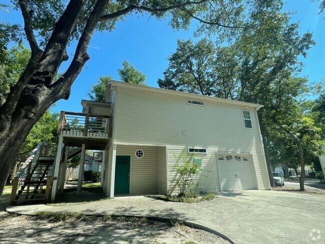 Building Photo - Single Family Home close to UNCW - Student...