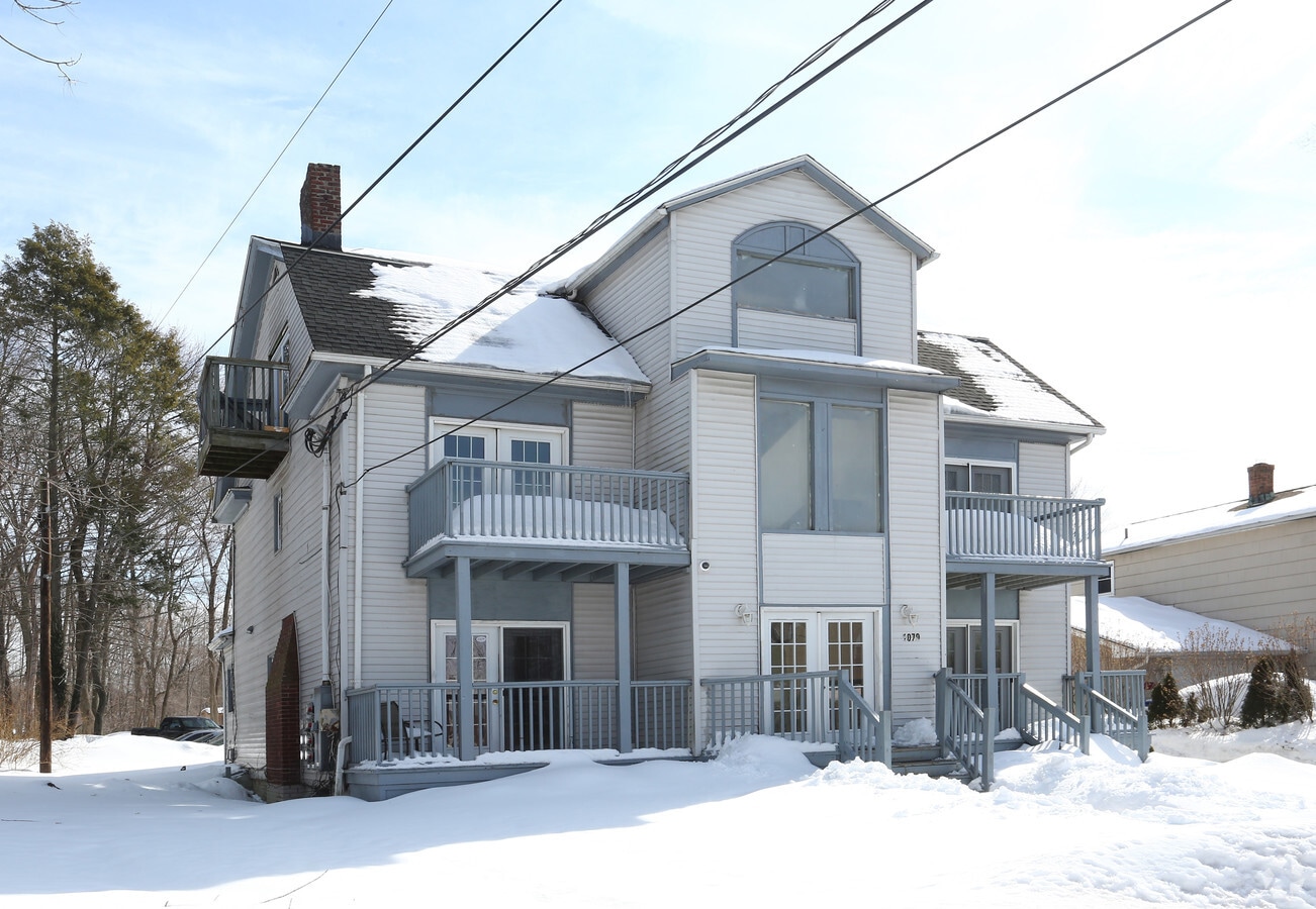 Photo - 1079 Broad St