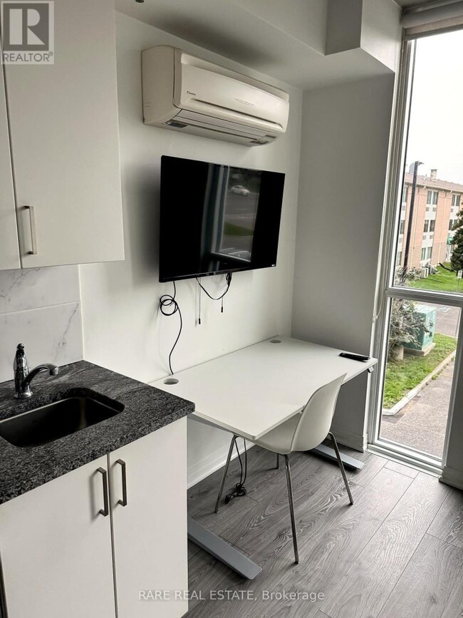 Photo - 1900 Simcoe St N Unit 224