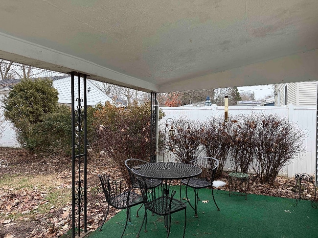 Photo - 320 Rosslyn Ave