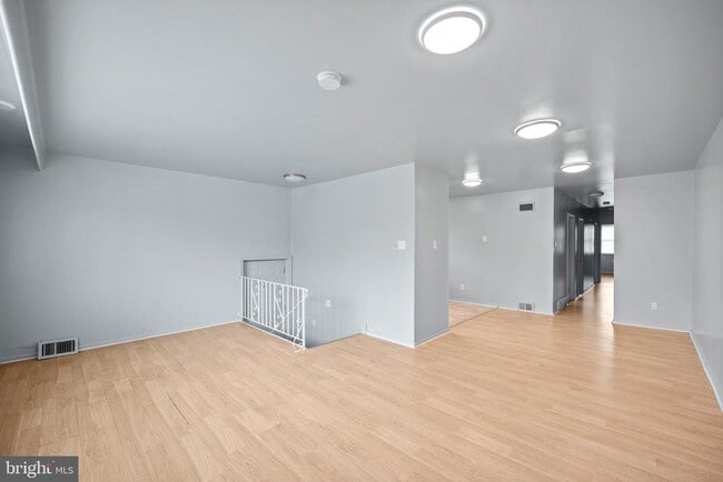 Photo - 7727 Langdon St