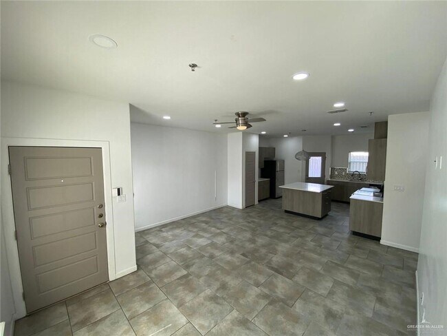 Photo - 15 Sprague St W