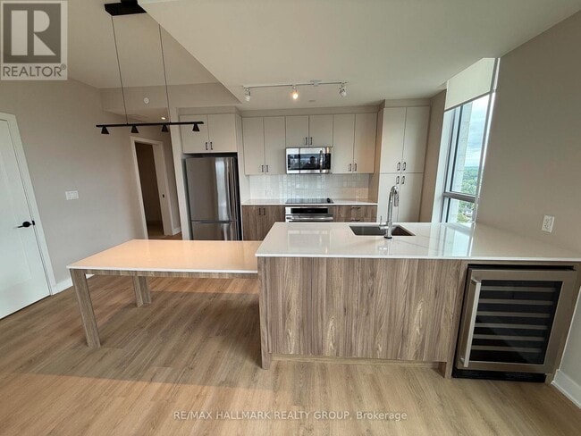 Photo - 275 Carling Ave Unit 1207
