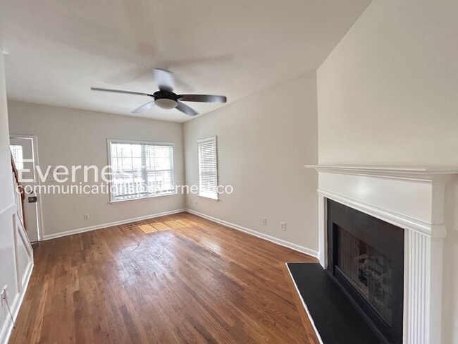 Photo - 157 Little St SE