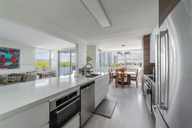 Building Photo - 16546 NE 26th Ave Unit UN4F Rental