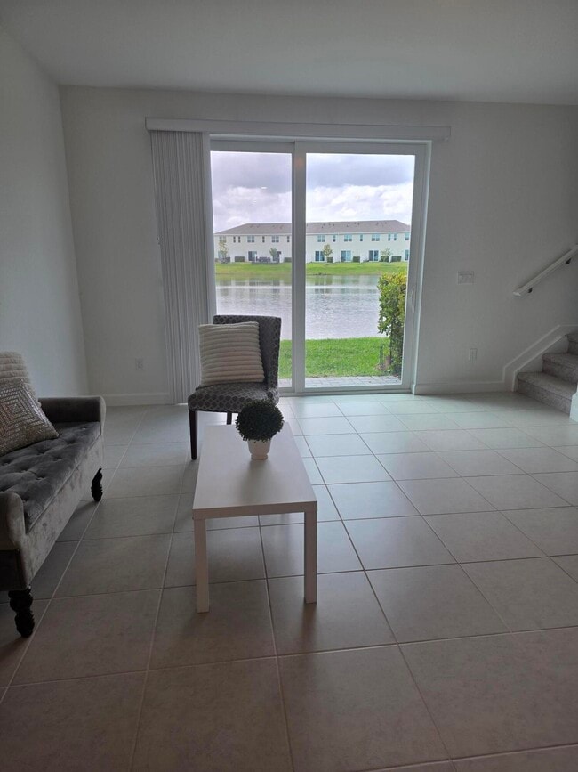 Photo - 512 Rivergrass St