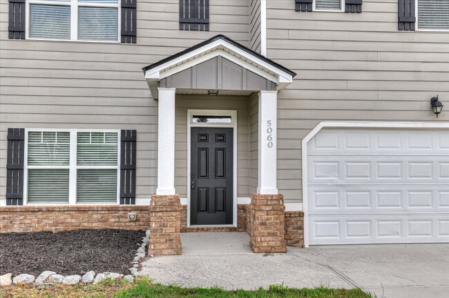 Photo - 5060 Vine Ln