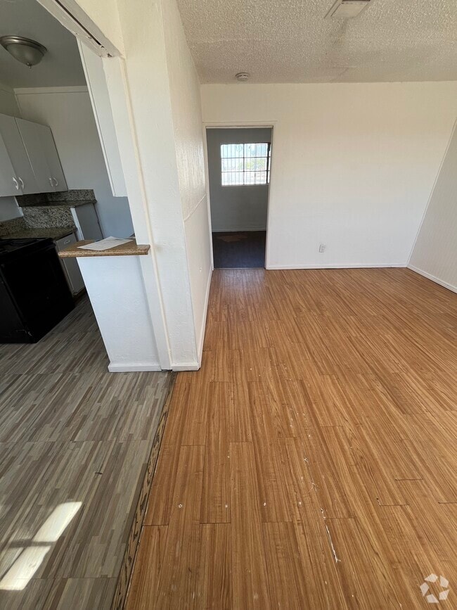 Building Photo - 708 Jackson Ave Unit D Rental