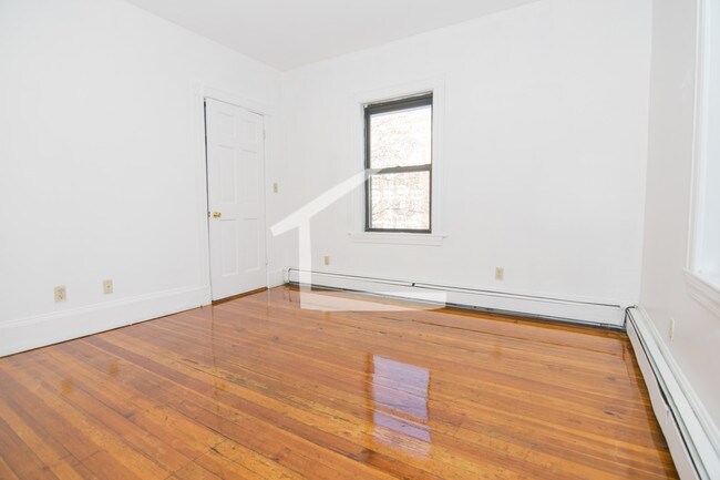 132 Chiswick Rd Unit 2