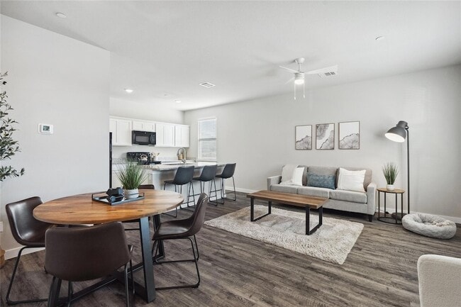 Photo - 523 Powell Dr