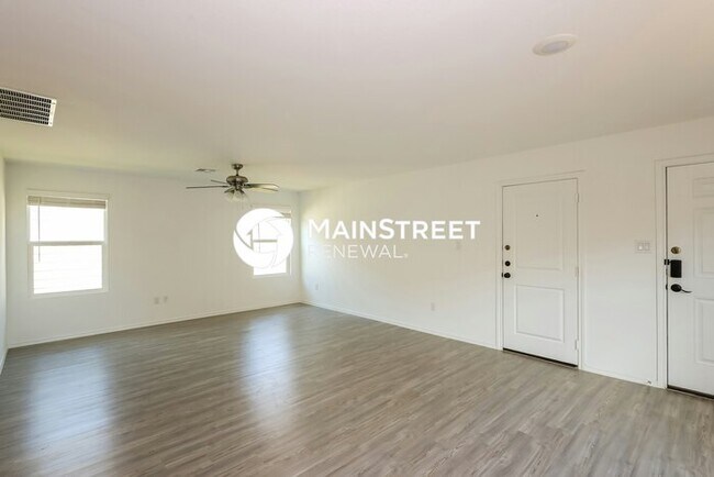 Photo - 3 Bedroom Pet-Friendly Home in San Antonio, TX with Main Street Renewal
