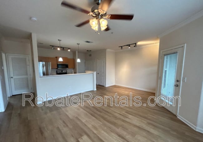 Photo - 8290 Gate Pkwy W Unit 617