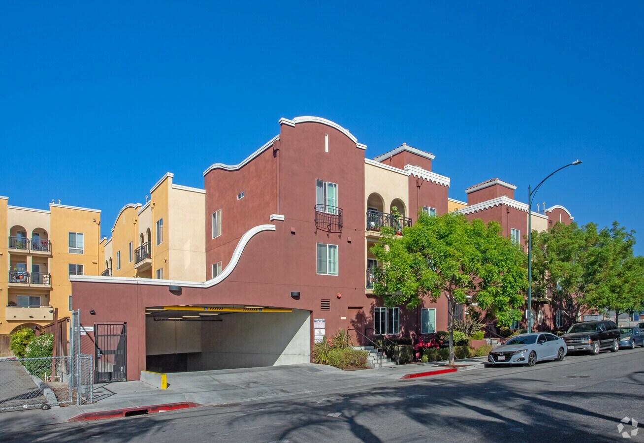 Mayfair Court Apartments - Mayfair Court Apartments