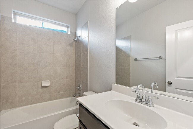 Photo - 912 Slate Ln