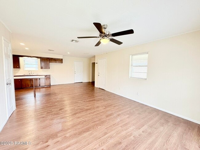 Photo - 120 Lindsey Cir