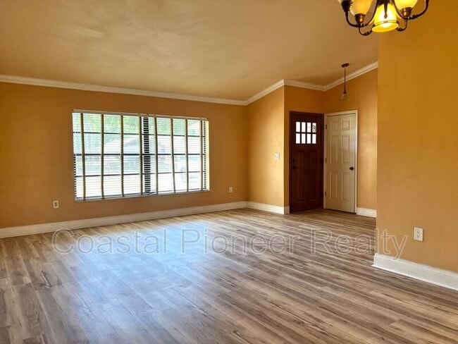 Photo - 3233 Oakwood Pl