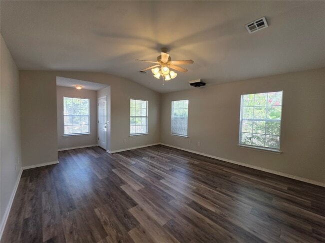 Photo - 1306 Cresent St