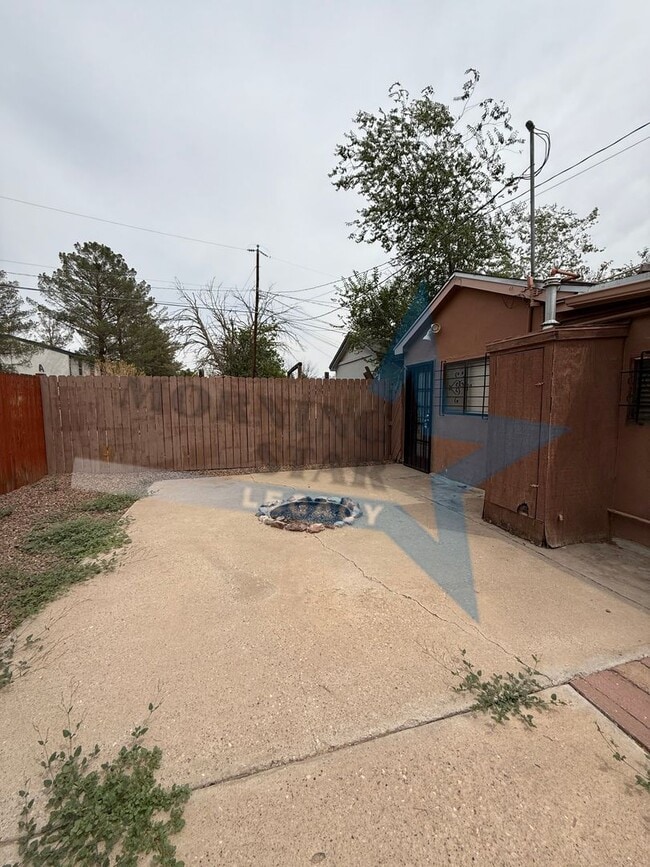 Building Photo - Private Studio - Refrigerated Air + W/D In... Rental