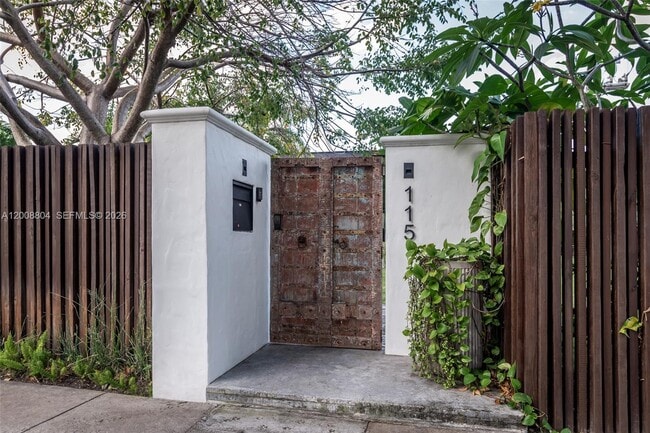 Photo - 115 SW 23rd Rd