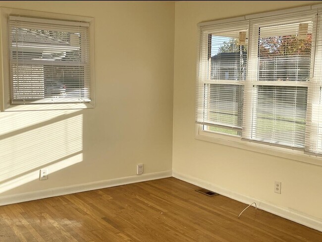 Photo - 1653 Brittany Ln