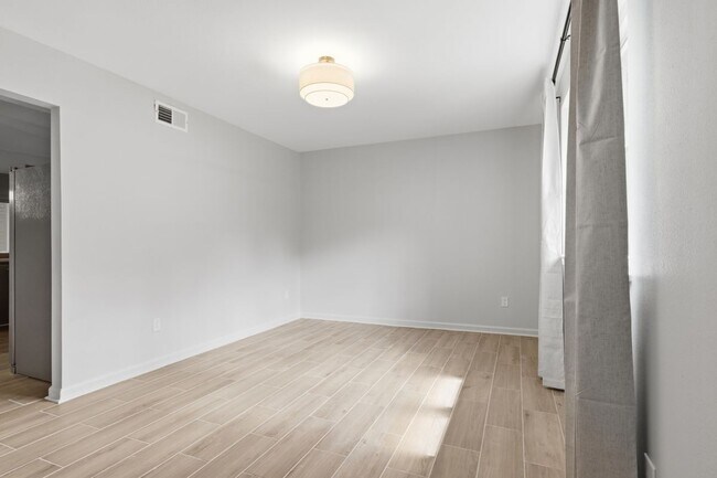 Photo - 6180 Milne Blvd