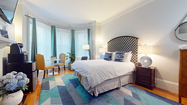 Photo - 1029 Beacon St Unit 1