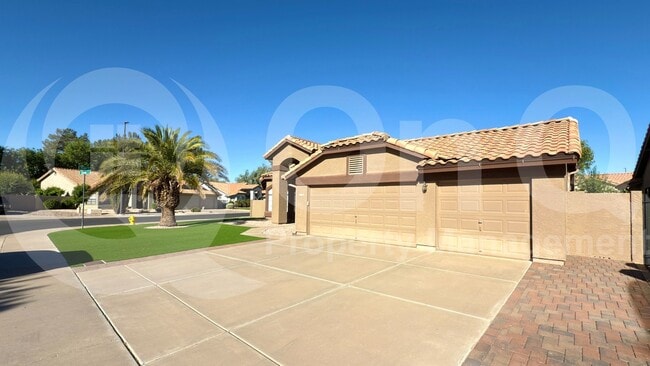 Building Photo - 214 N Silverado St Rental