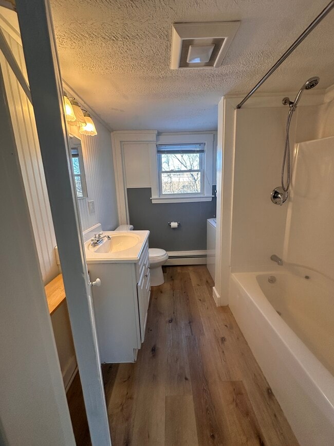 Building Photo - 42 Newbury St Unit 42 Newbury St #2