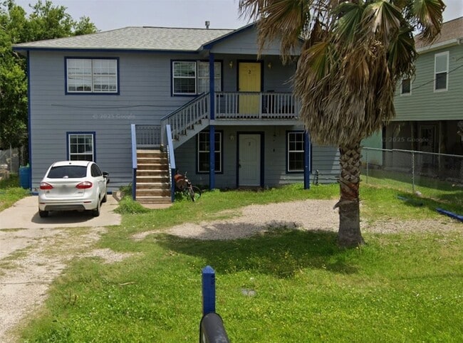 Building Photo - 4710 Pelican Unit 1