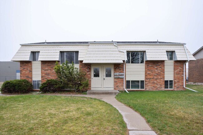 Photo - 1617 Oxford Dr Unit B