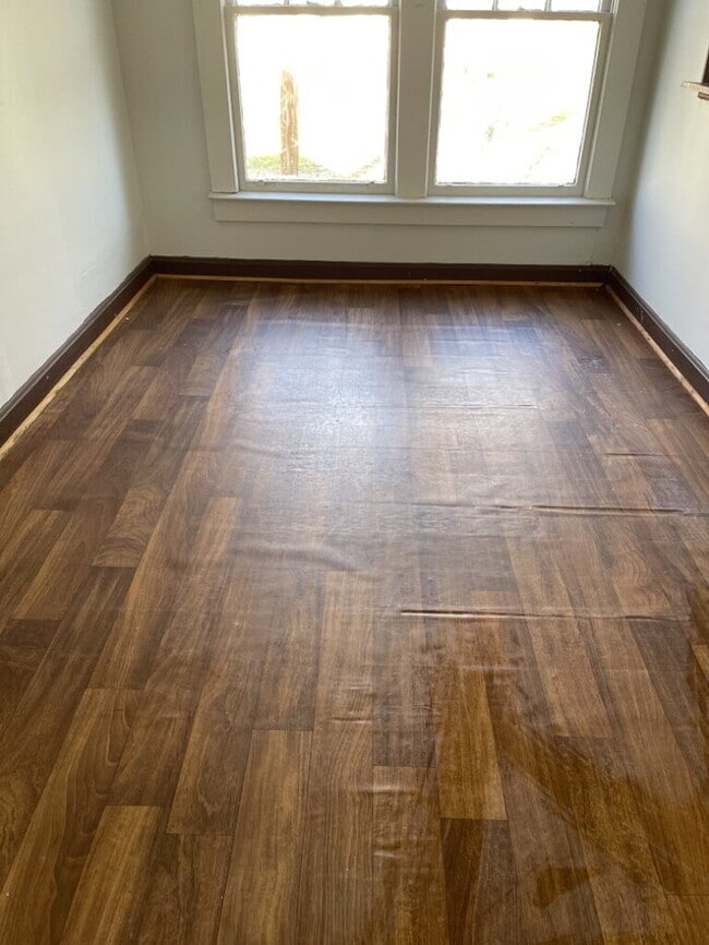Photo - "Charming 2-Bed Home with Hardwood Floors in Laurens, SC!"