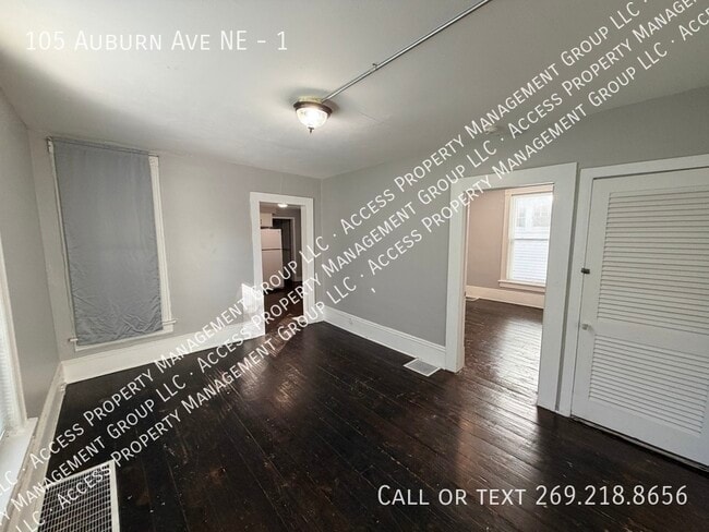 Photo - 105 Auburn Ave NE
