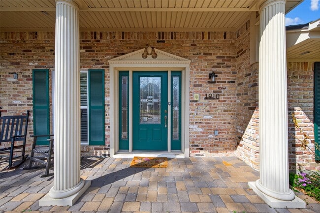 Photo - 1910 Claiborne Dr