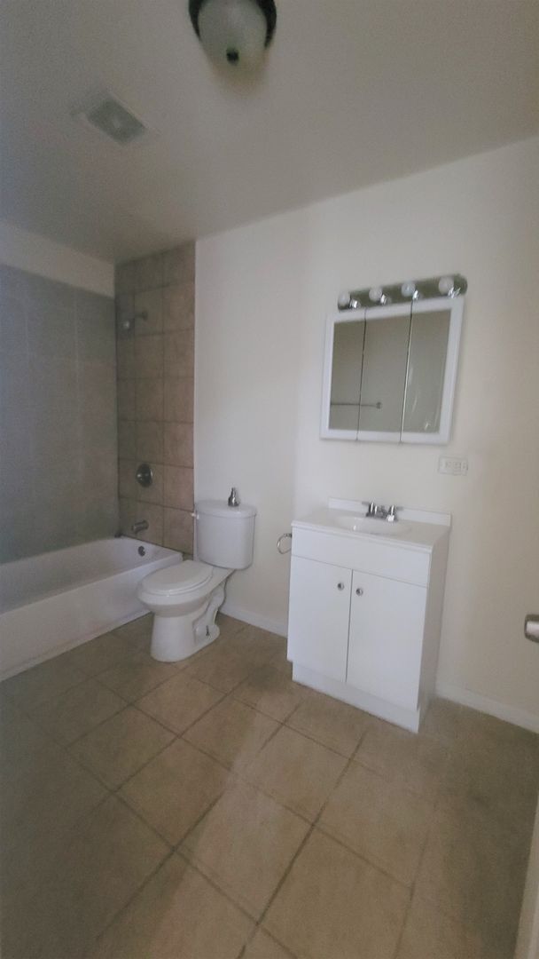 Photo - 6669 S Michigan Ave Unidad 2