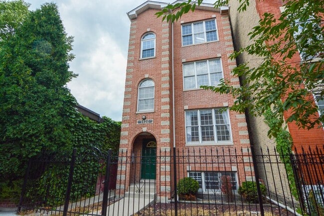 Building Photo - 1470 W Ohio St Unit J09P