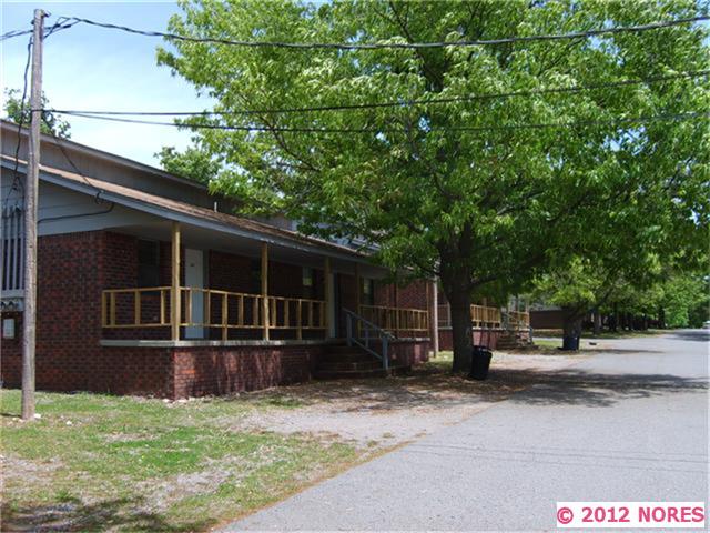 Twin Oaks Apartments - Twin Oaks Apartments