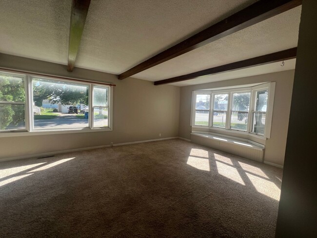 Photo - Spacious 4 Bedroom Hamilton, MI