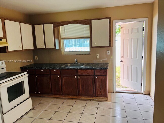 Photo - 6143 SW 33rd St Unidad B