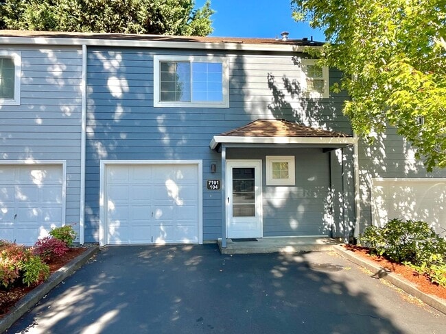 Building Photo - Spacious 2-story 2bedroom + 2.5 bath townh... Rental